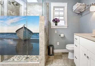 Pellicola adesiva per vetri - barca solitaria sulla riva (quadrato) 