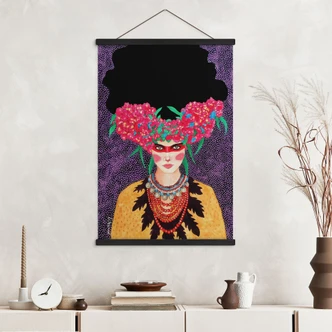 Stoffbild Frau mit Blütenkranz und Stärke - Hülya 
