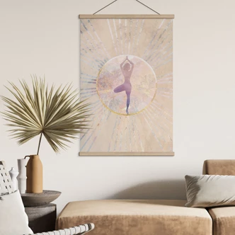 Textielposter yoga boomhouding in een zonnecirkel - Manovski 