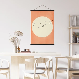 Tekstil plakat Sværm af fugle foran den varme sol - Kubistika Tekstil plakat Sværm af fugle foran den varme sol - Kubistika