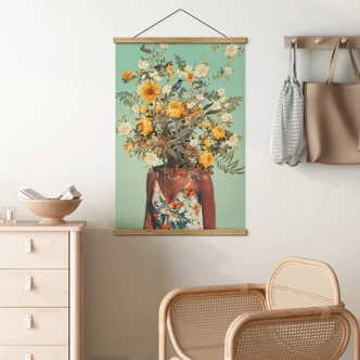 Stoffbild Moth - Frau mit Sommerblumen auf dem Kopf 