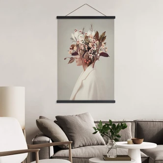 Stoffbild Moth - Schönheit mit Blumenhut 