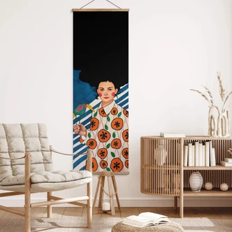 Textielposter Vrouw voor een blauwe en witte achtergrond - Hülya 