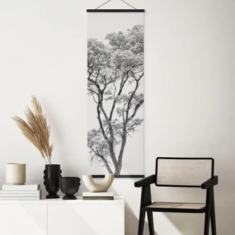 Stoffbild Minimalistischer Baum in ruhiger Landschaft - Flour - Panorama 