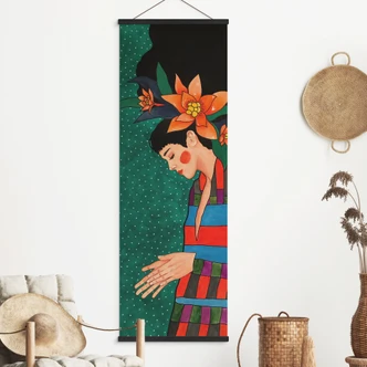 Tekstil plakat Kvinde i stribet kjole med orange blomster - Hülya - Panorama 