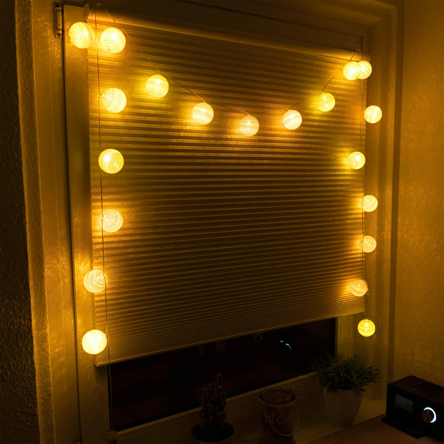 Stoff Ball Batterielichterkette 3xAA, 20`er LED Kugel Lichterkette