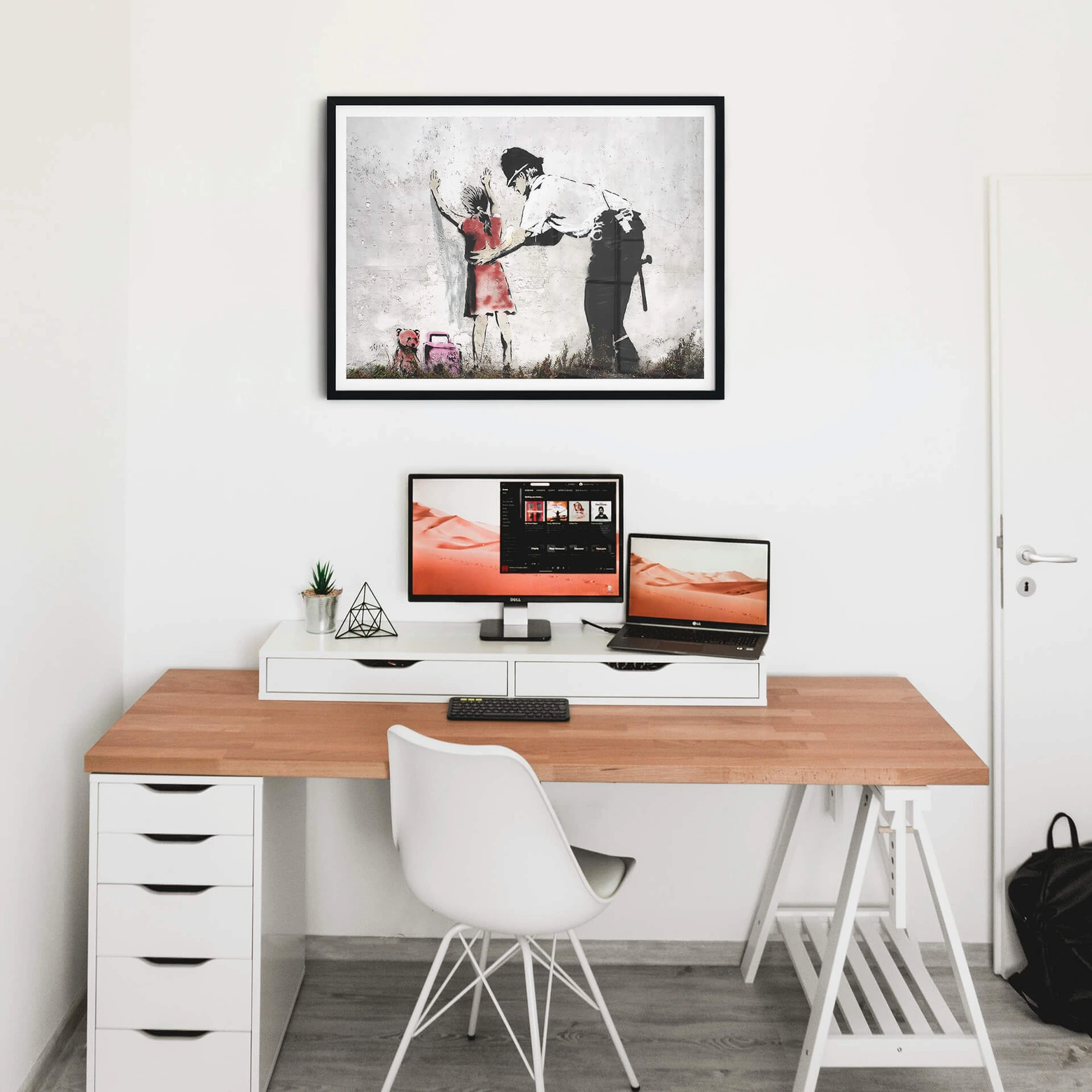 Poster Banksy Policeman Searching Girl wallart.de