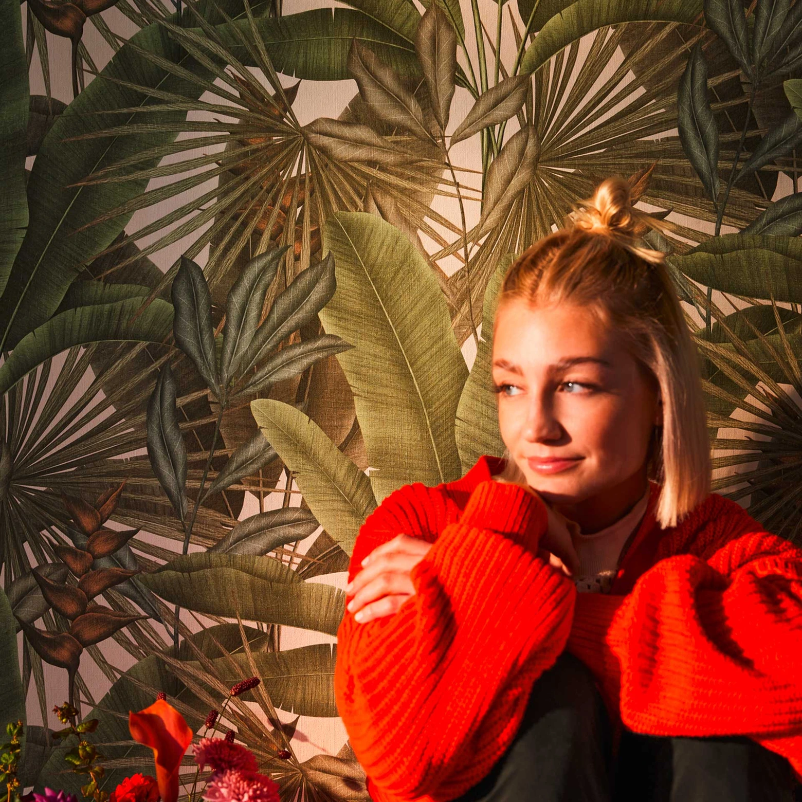 Tropical leaf wallpaper in pastel green nonwoven wallpaper with