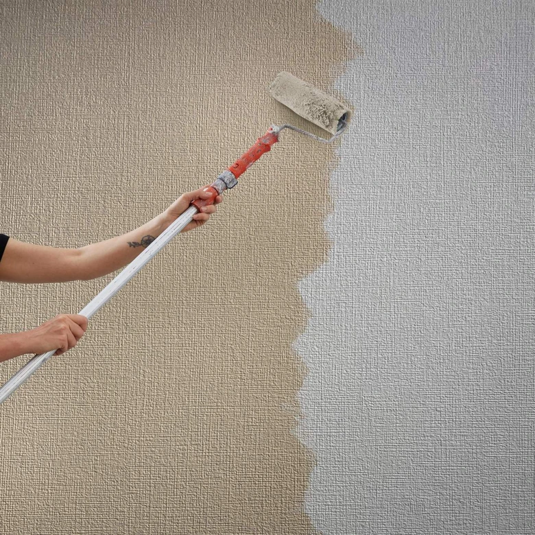 Papier peint intissé d'aspect et de texture modernes en blanc uni 