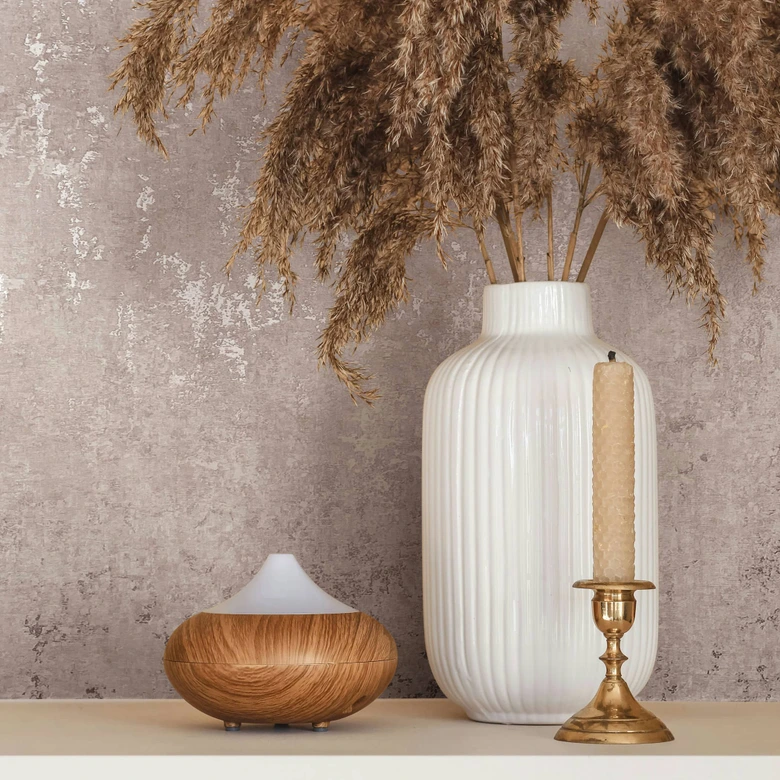 Papel pintado no tejido con aspecto de hormigón beige brillante 