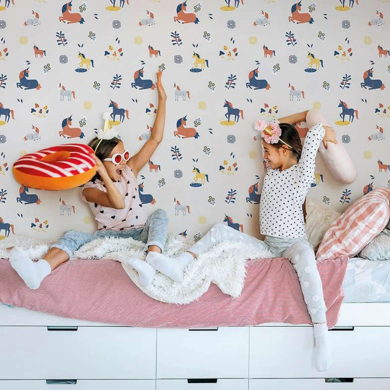 Kindertapete, Vliestapete mit Illustration Kids Walls grau, bunt 