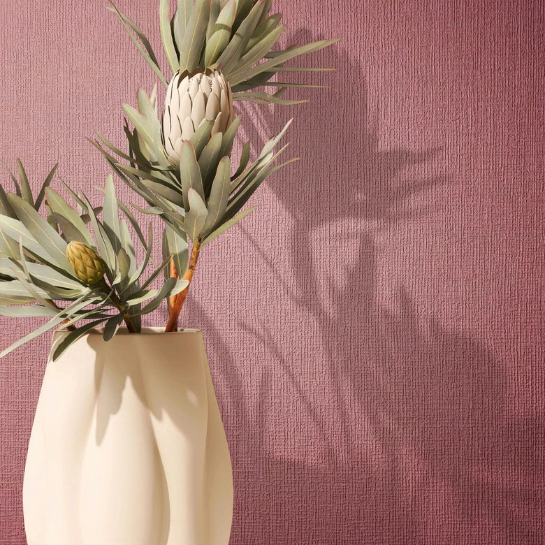 Nowoczesna tapeta z włókniny w kolorze czerwonym o jasnej fakturze  