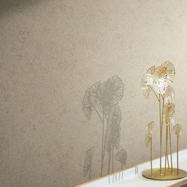 Papel pintado no tejido con textura beige de aspecto escayolado moderno 