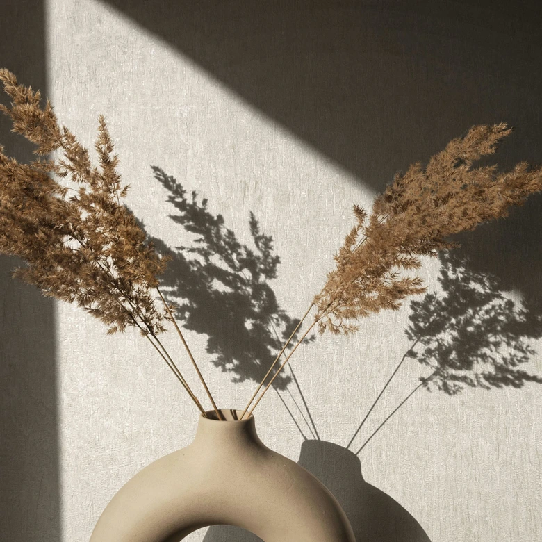 Papel pintado no tejido con aspecto de hormigón beige liso moderno 