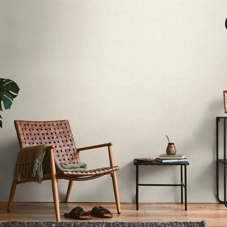 Teksturowana tapeta samoprzylepna kremowa biel - dyskretna tapeta z włókniny nowoczesna 