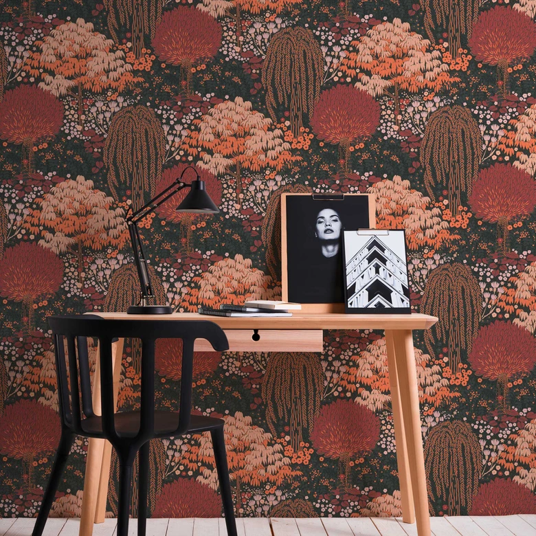 Vliestapete mit Wald-Muster Schwarz Rot - Tapete mit Akzenten in Orange 
