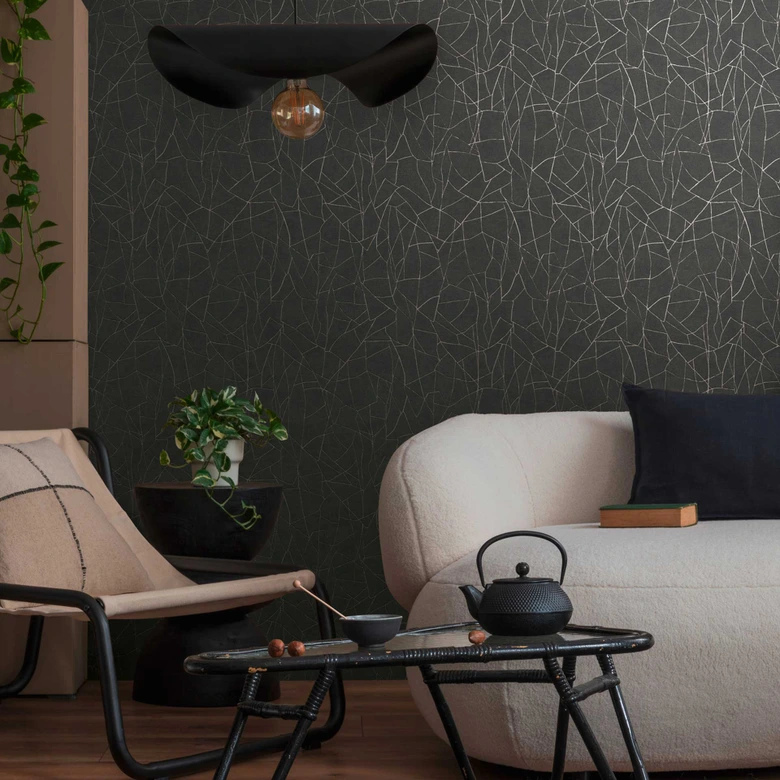 Vliesbehang met abstract patroon in zwart en goud - modern vliesbehang met een elegant lijnenpatroon 