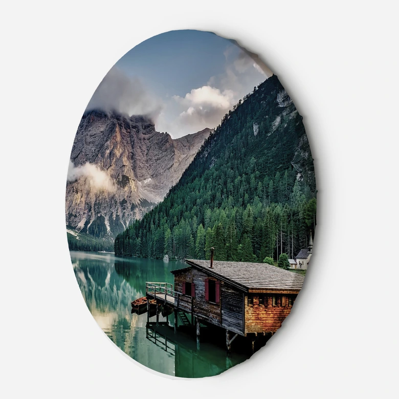 Rundes Leinwandbild Hütte an einem See in den Bergen 