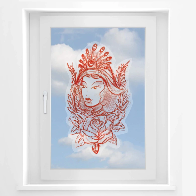 Miami Ink kvinna med fönstermålning av påfågelfjädrar 