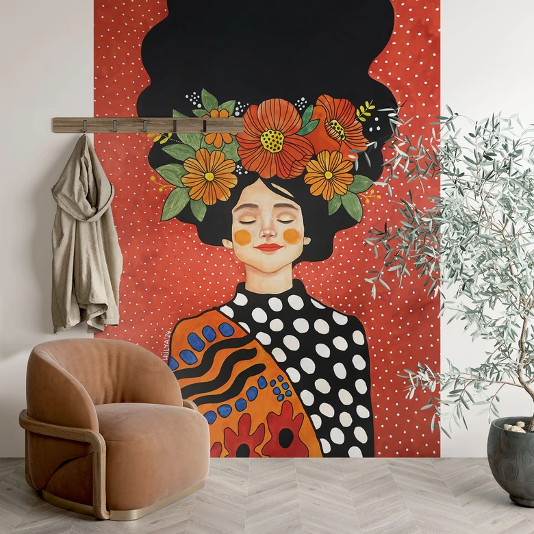 Papier peint femme souriante avec fleurs oranges - Hülya 