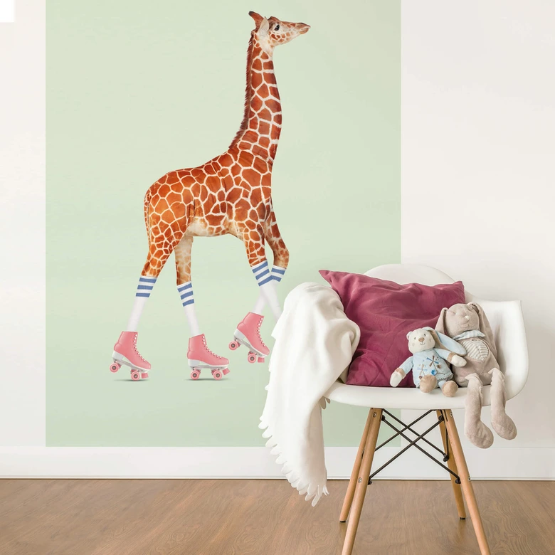 Fototapete Loose – Rollerskating Giraffe 