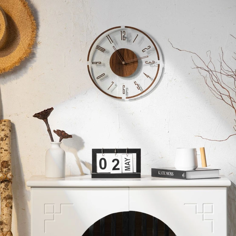 Moderne Glasuhr mit Holz, transparent/braun | Ø30 cm 