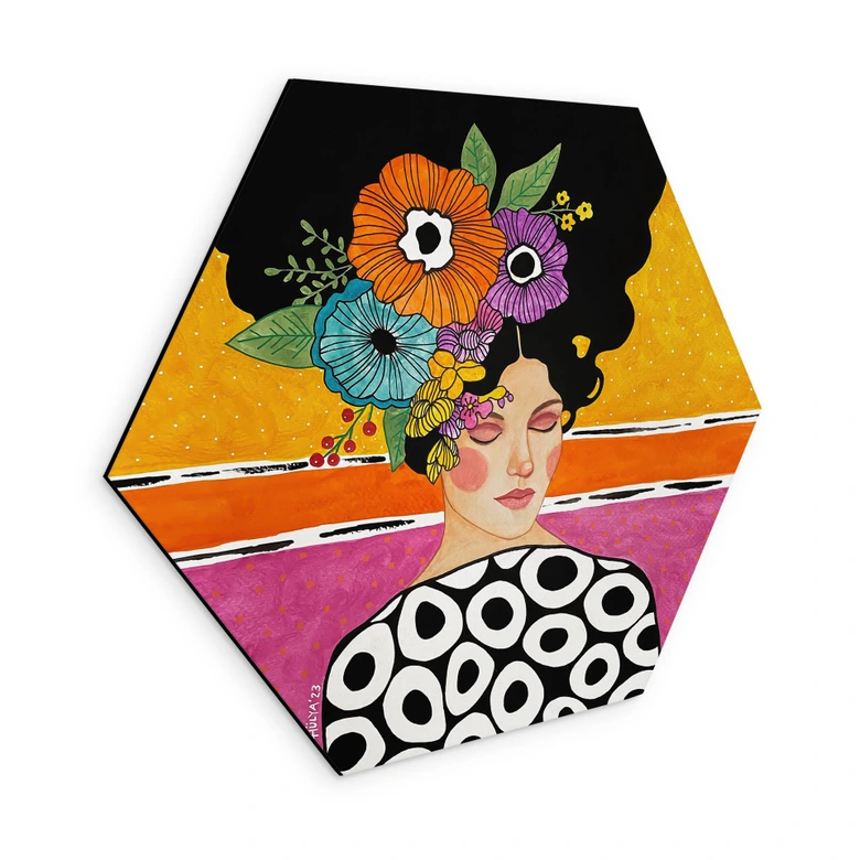 Hexagon Wandbild Frau mit bunter Blumenkrone - Hülya - Alu-Dibond 
