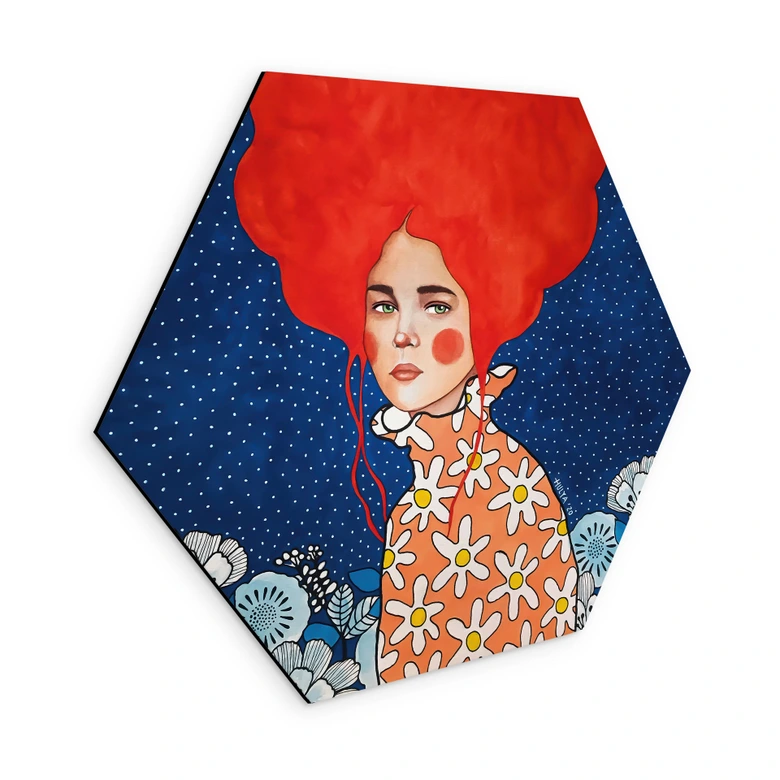 Hexagon Wandbild Frau mit rotem Haar und Blüten - Alu-Dibond - Hülya 