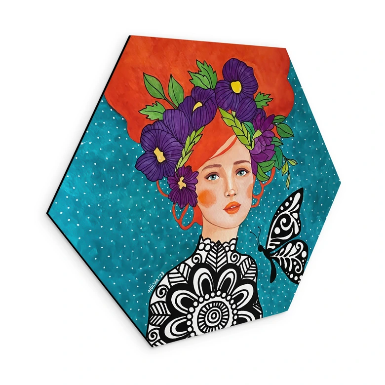 Hexagon Wandbild Schmetterlingsfrau mit Blütenkranz - Hülya - Alu-Dibond 