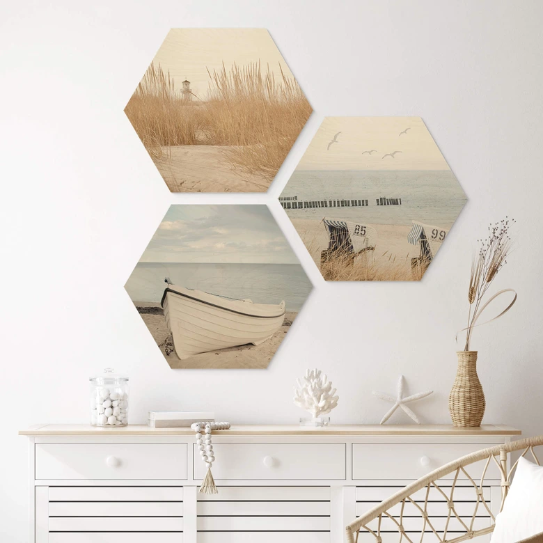 Hexagon Holzbild Ostseeküste mit Strandkörben, Ruderboot und Leuchtturm Set (3-teilig) 