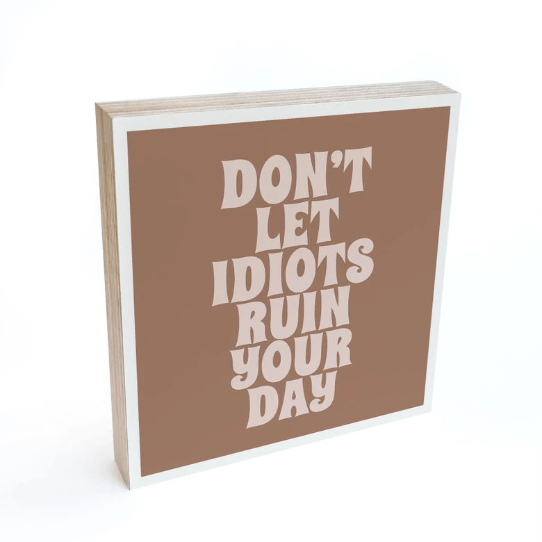 Houten Wanddecoratie om op te hangen - Laat je dag niet verpesten door idioten - Prints by Ayleen - 15x15 cm 