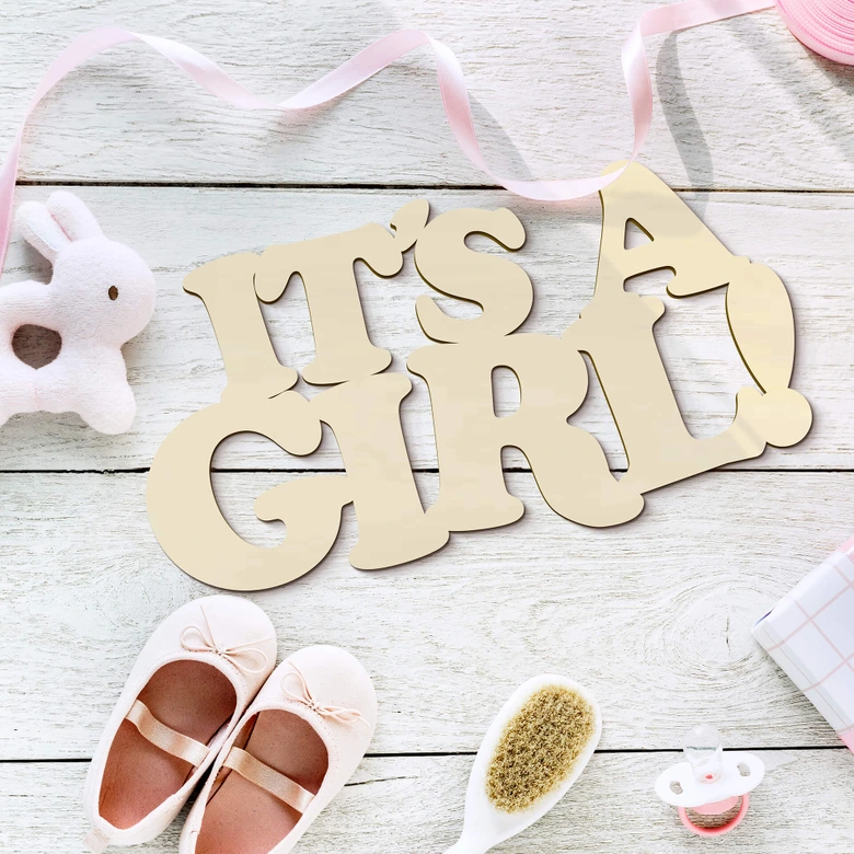Väggdekorationer i trä av poppel - It's a Girl 
