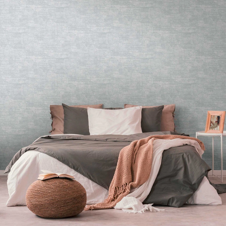 Papier peint intissé texturé gris clair avec motif abstrait à coups de pinceau - moderne 