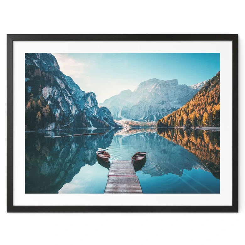 Plakat Gangbro i træ ved Pragsøen i Dolomitterne 