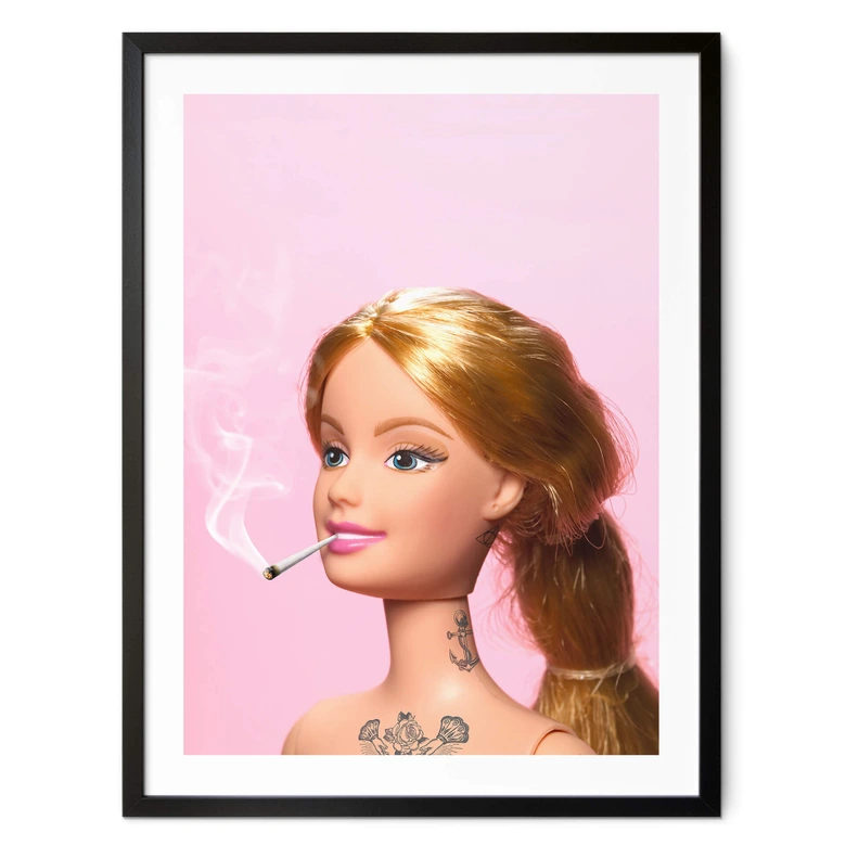 Poster Pozdniakov - Spielzeugpuppe mit Tätowierungen und Zigarette 