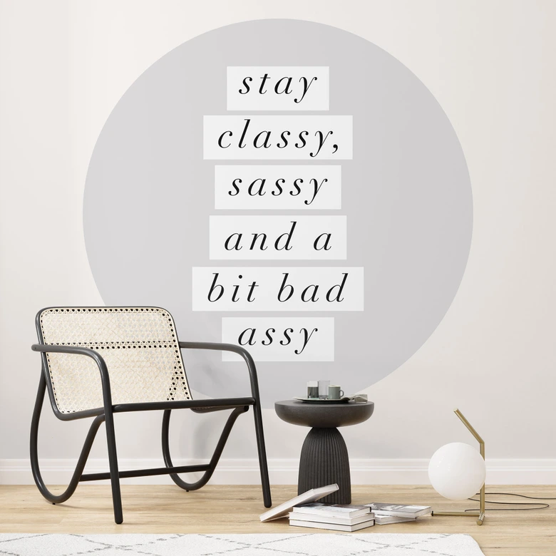 Fotomural "Stay Classy Sassy and a Bit Bad Assy" - Wilson - Redondo - Papel pintado autoadhesivo/no tejido 