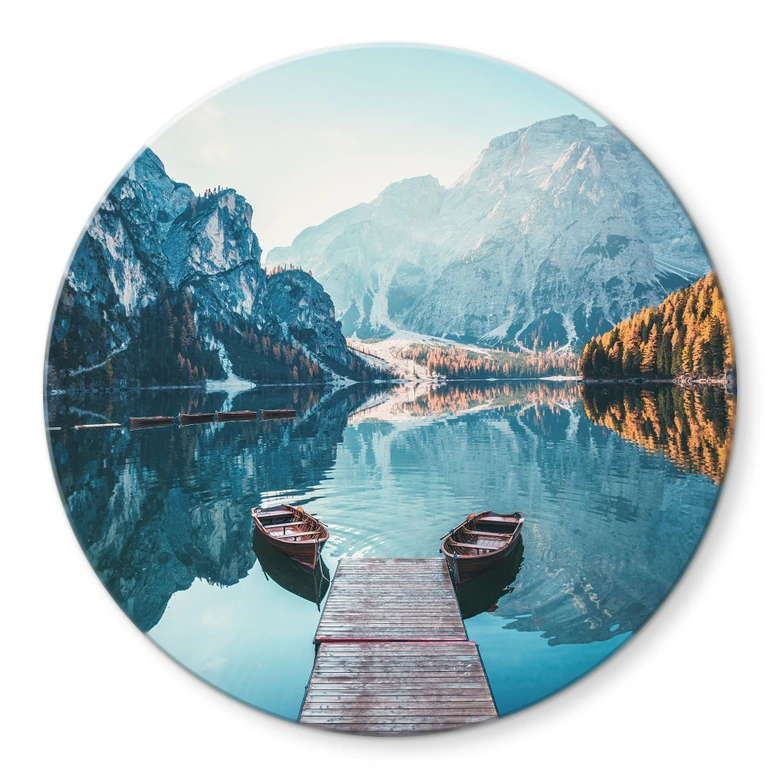 Glasbild Holzsteg am Pragser See in den Dolomiten - Rund 