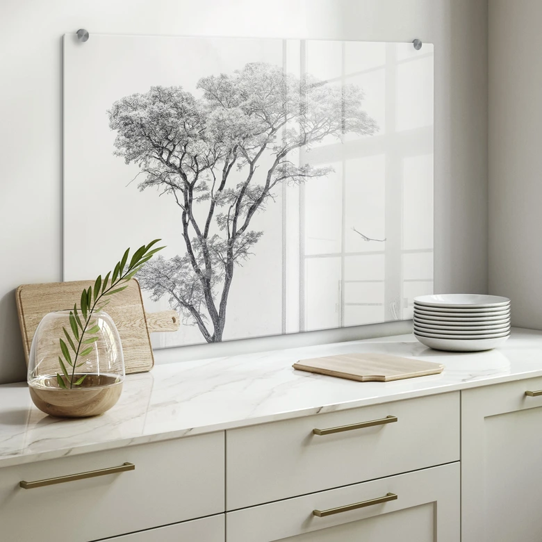 Spritzschutz Minimalistischer Baum in ruhiger Landschaft - Flour 