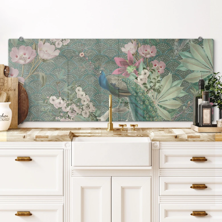 Spritzschutz Pfau im Tropengarten auf Mosaik - Bloomery Decor - Panorama 