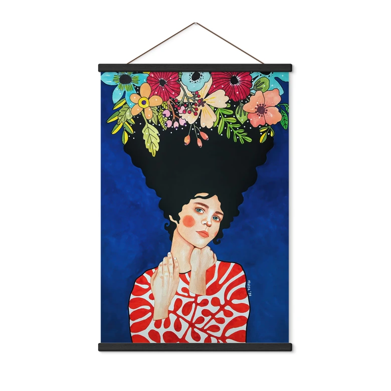 Affiche textile Femme avec des fleurs dans les cheveux - Hülya 