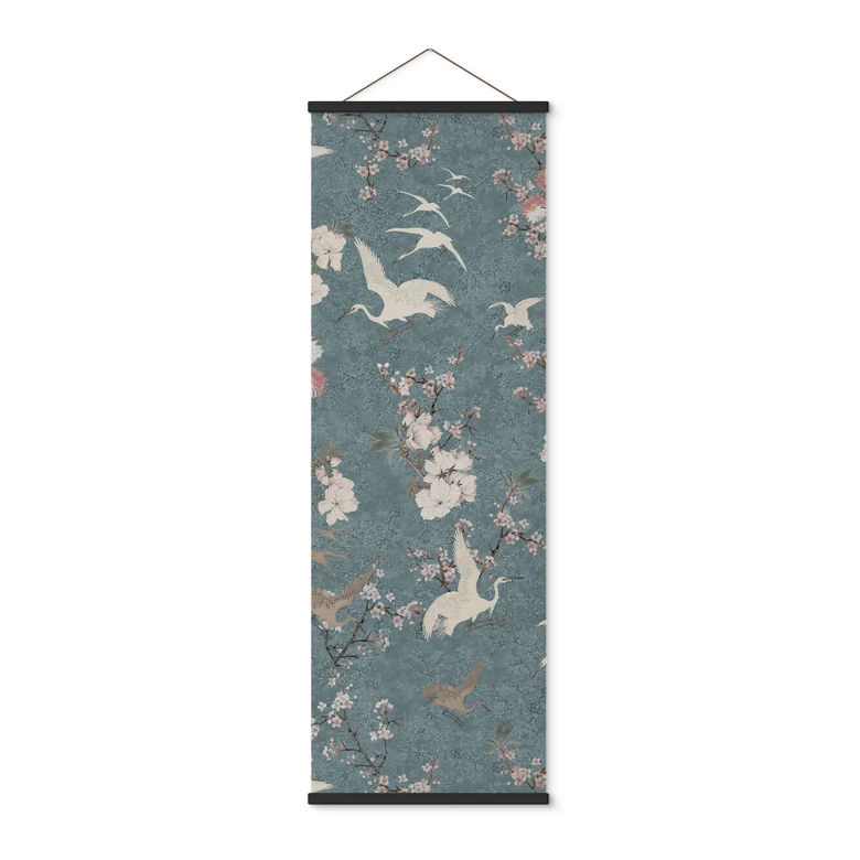 Affiche textile Grues dans la ruée vers les cerisiers en fleurs bleu - Bloomery Decor - Panorama 