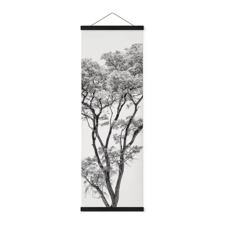 Stoffbild Minimalistischer Baum in ruhiger Landschaft - Flour - Panorama 