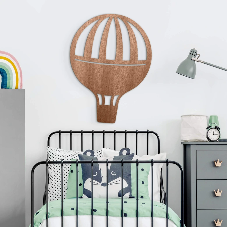 Decoración en madera caoba - globo atado 