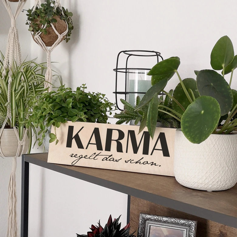 Holzschild Karma regelt das schon 