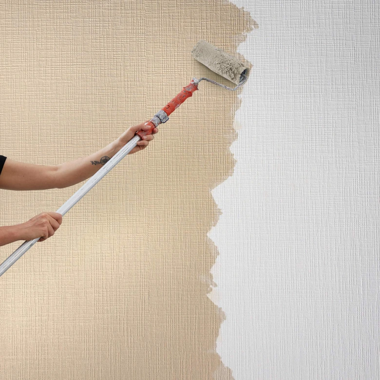 Papier peint intissé d'aspect et de texture modernes et monochromes en blanc uni 