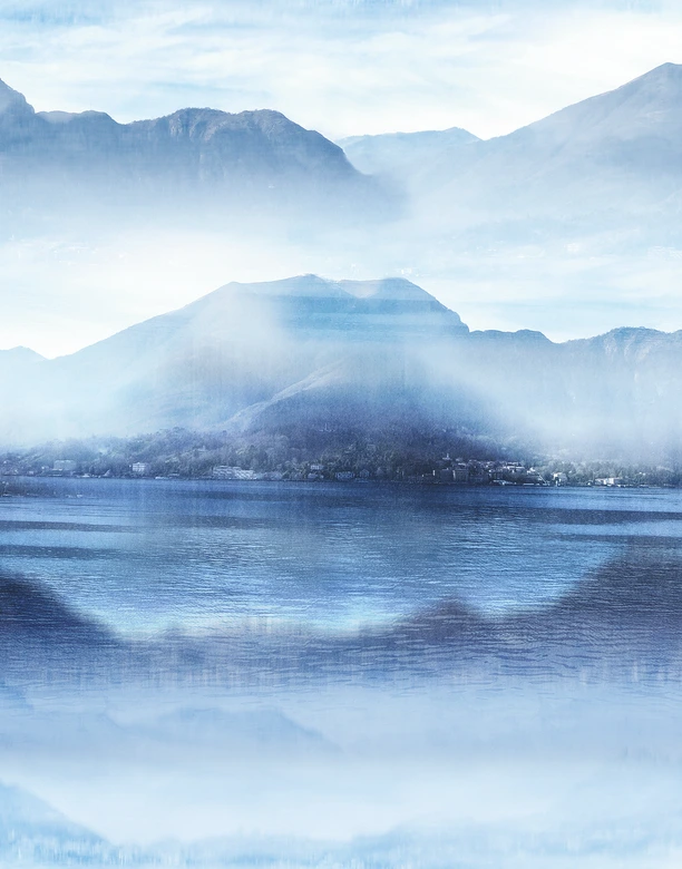 Fototapete mit nebeligem Tal am See Blau, Grau ,Illustration 2,70 x 2,12 m 