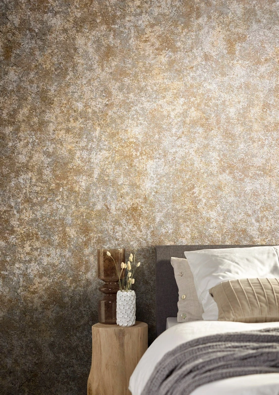 Vliesbehang in betonlook en lichte steenlook met bruine textuur 