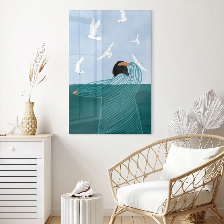 Tableau en verre acrylique Femme avec mouettes au bord de la mer - Müller 