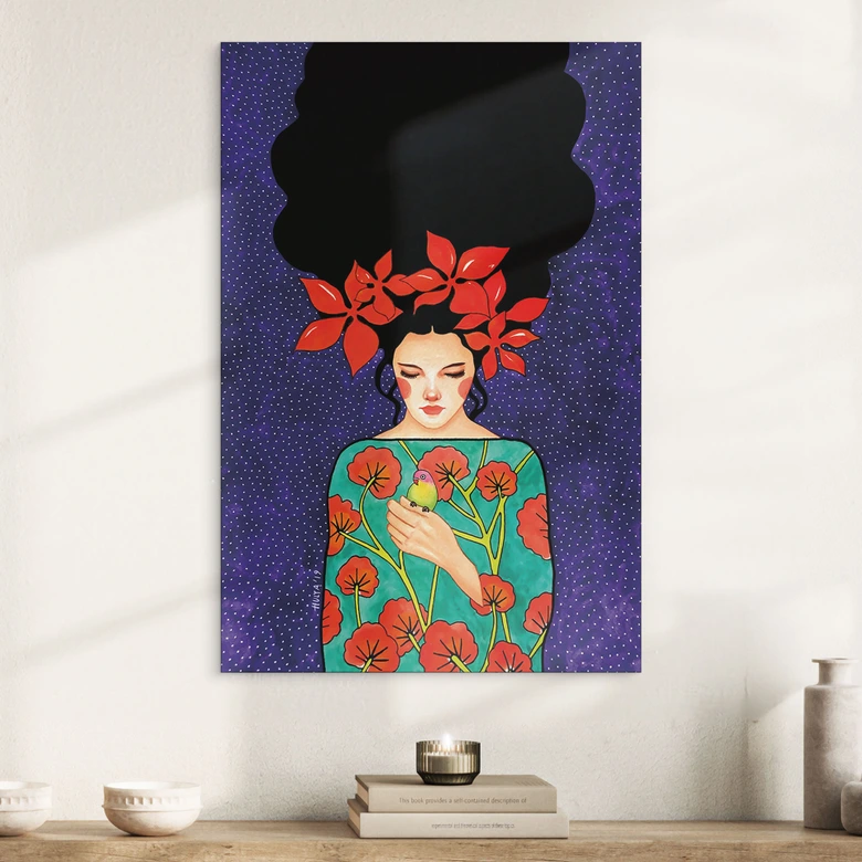 Wandbild Frau mit roter Blütenkrone und Vogel - Hülya - Alu-Dibond 