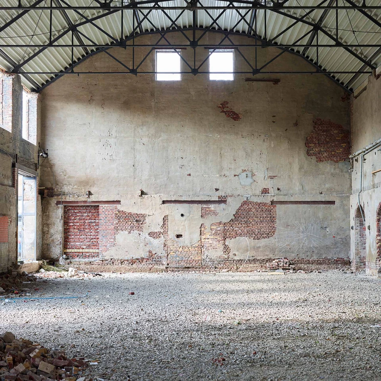 Betonglook IndustryHall tapet i brungrått - Fototapet Designwalls 2 - 2,55 x 3,5 m 